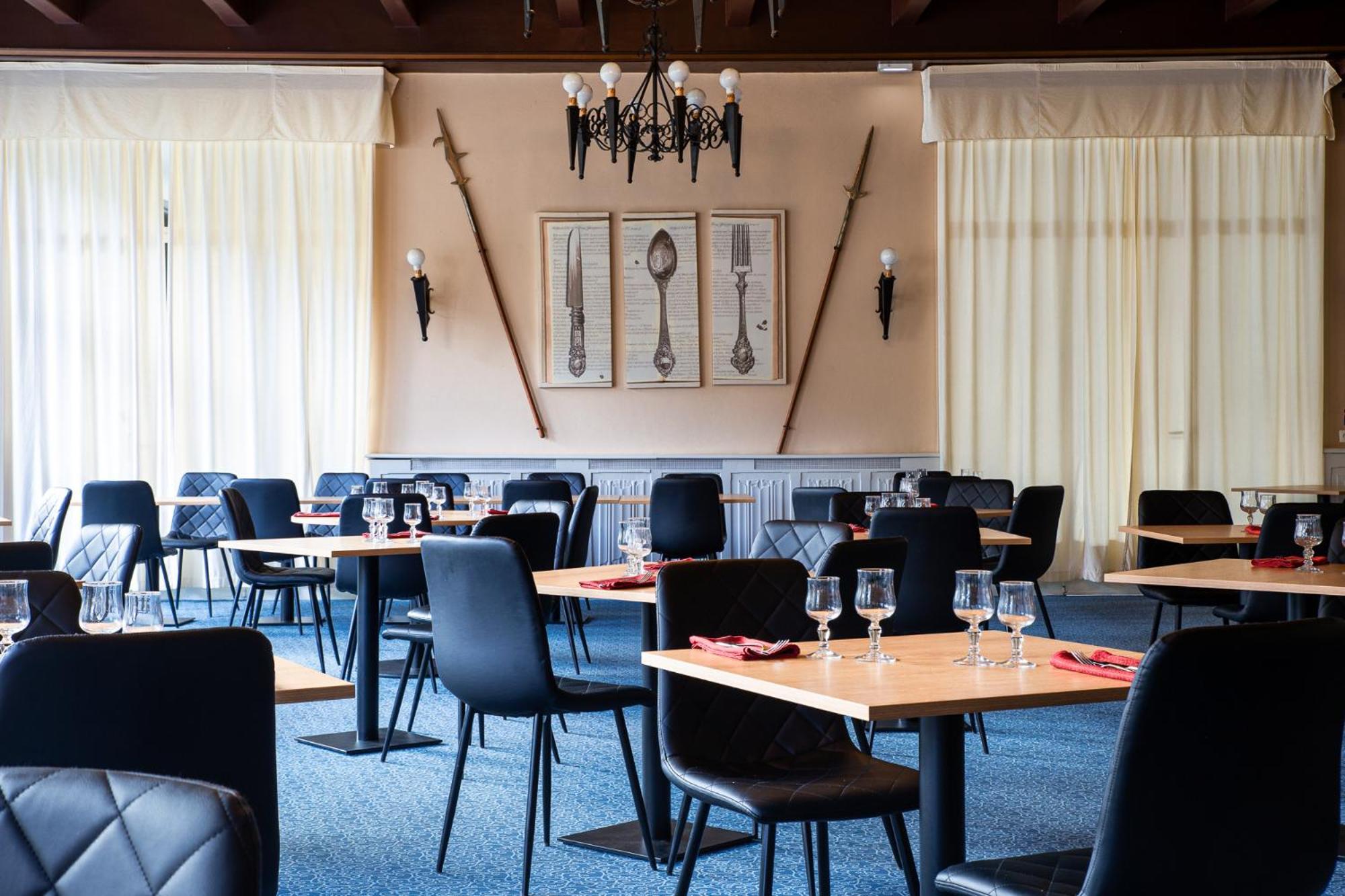 Hotel Restaurant Du Chateau โฌสแล็ง ภายนอก รูปภาพ