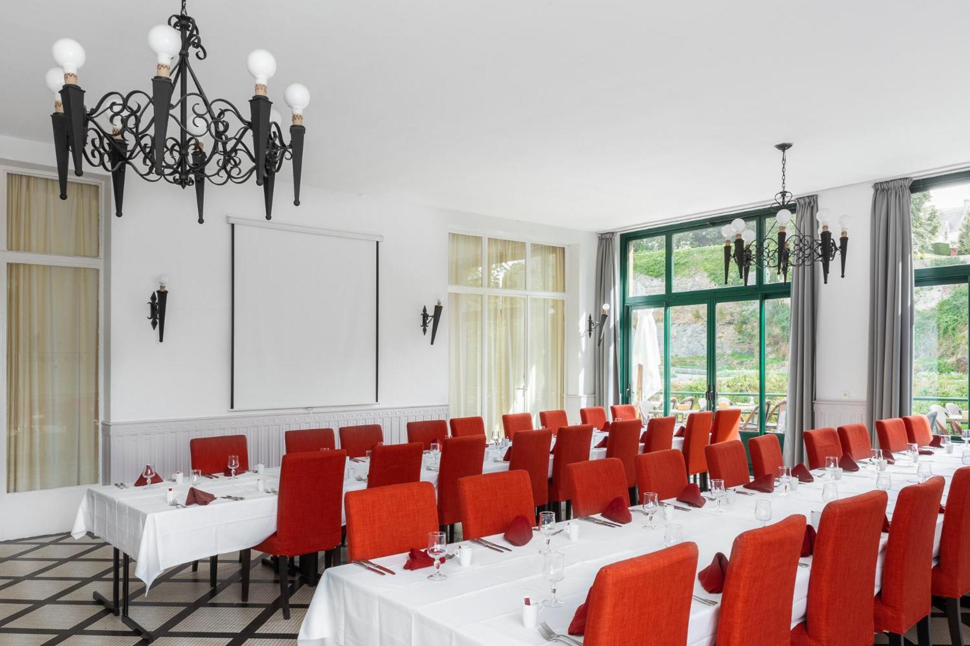 Hotel Restaurant Du Chateau โฌสแล็ง ภายนอก รูปภาพ